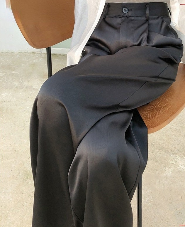 Stijlvolle satijnen damesbroek, ideaal voor een elegante look. Zachte, chique SerrasPants voor dames.
