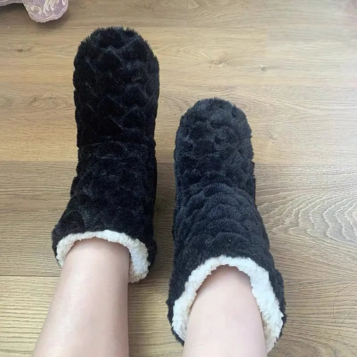 Luxe hoge dames pantoffels, warm en antislip, voor ultiem welzijn aan de voeten binnen.