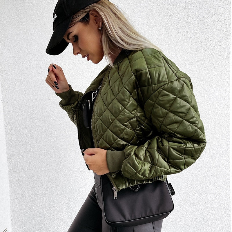 Trendy gewatteerd damesjack, perfect als casual herfstjas of warme winterbovenkleding.