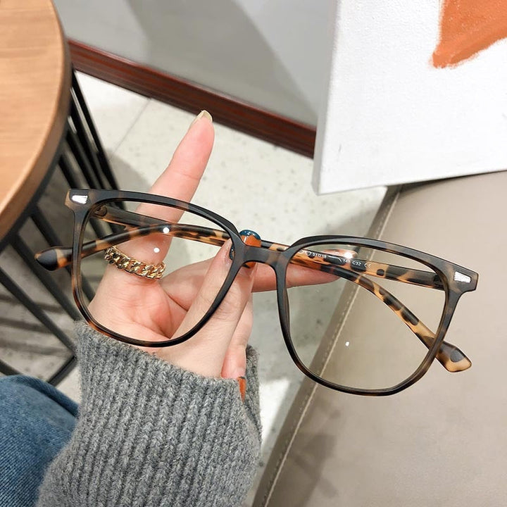 Unisex computerbril met blauwlichtfilter voor oogbescherming, vermindert digitale vermoeidheid.