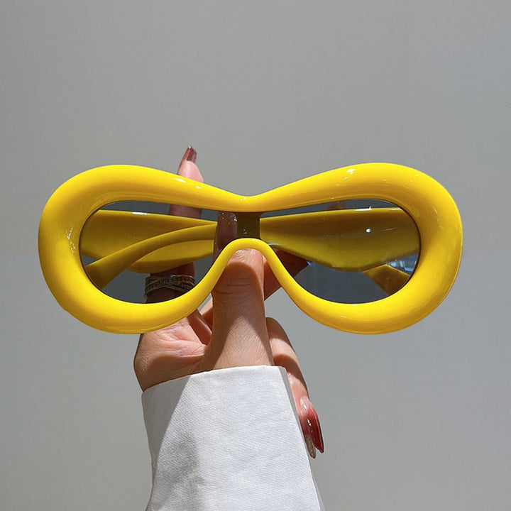 Innovatieve futuristische zonnebril voor een opvallende, stijlvolle look.