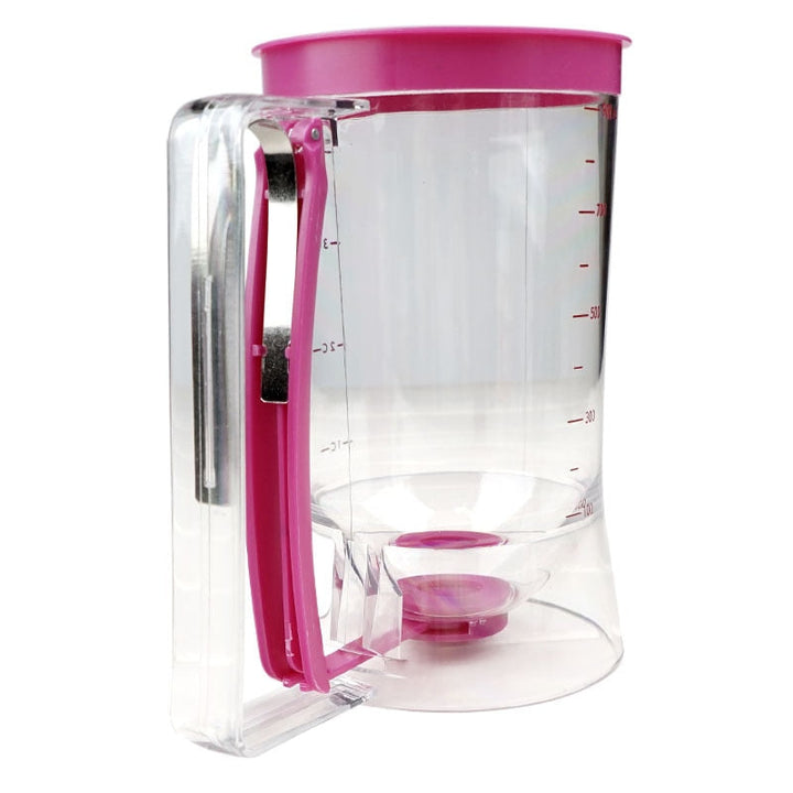 Vloeibaar beslag doseren in een pan met de beslagdispenser. Maak snel heerlijke pannenkoeken of wafels met deze tool.