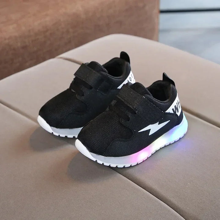 Grijze kinder LED sportschoenen met handig klittenband en lichtgevende zool, comfortabel voor peuters.