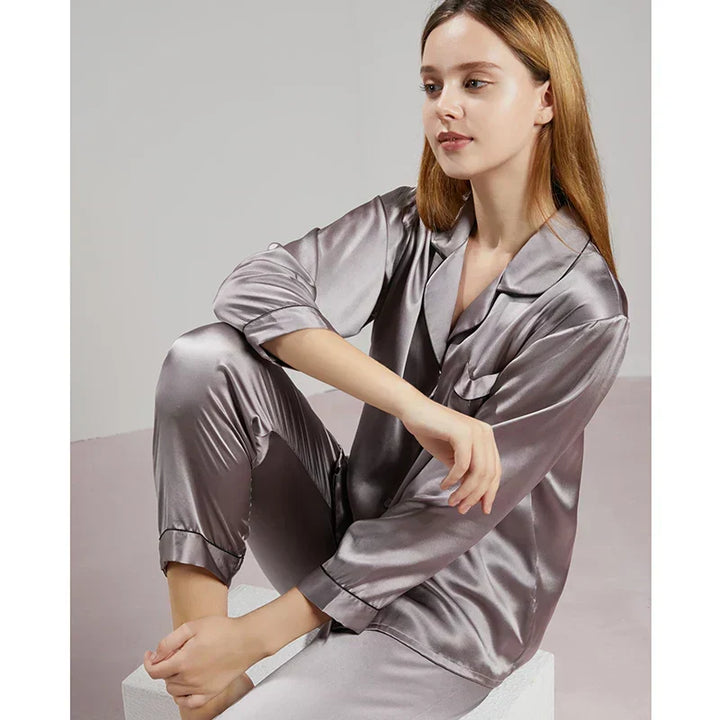 Chic dessin damespyjama set, comfortabel & elegant voor vrouwen.