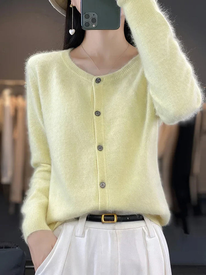 Elegant zwart damesvest met ronde hals, veelzijdig te combineren voor elke outfit en stijlvol.