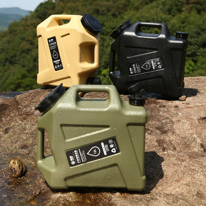 Khaki PE-materiaal 12L watercontainer, perfect voor drinkwater tijdens kamperen en wandelen in de natuur.