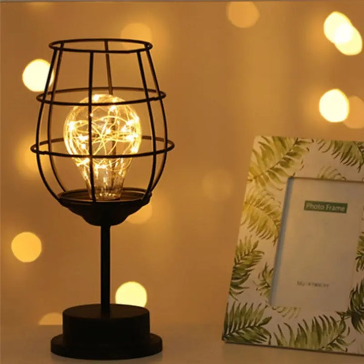 Moderne design LED sfeerlamp, draadloos en oplaadbaar, ideaal voor sfeervolle binnen- en buitenverlichting.