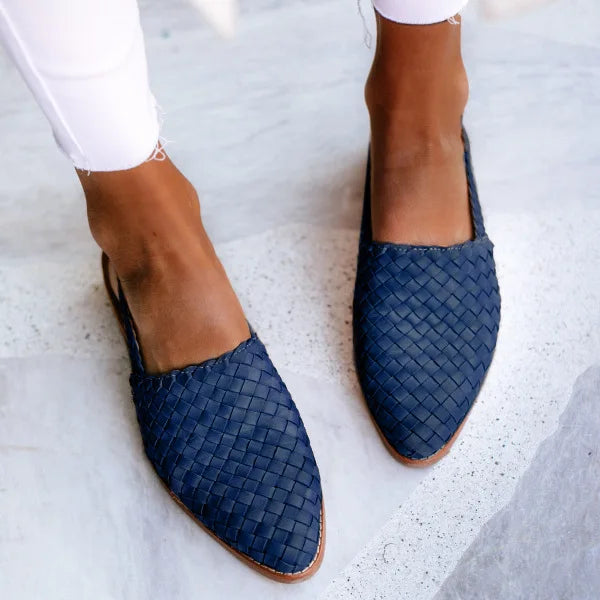 Trendy blauwe zomersandalen met hak voor dames, combineren mode met comfort voor elke dag.