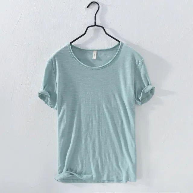 Heren basic T-shirt, monochrome, met ruwe rand en slim-fit, ideaal voor gelaagde outfits.