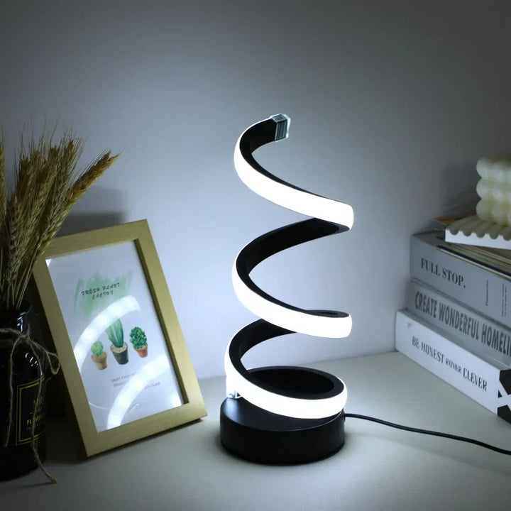 Moderne zwarte S-vormige bureaulamp FlexiGlow, stijlvolle LED verlichting voor je bureau of werkplek.