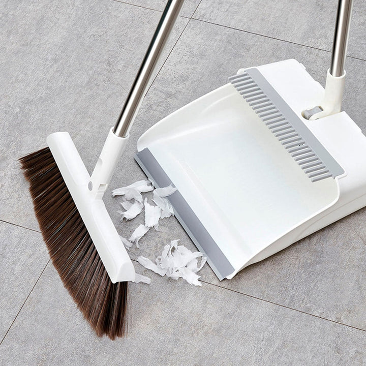 Ergonomische handveger en blik set voor moeiteloze schoonmaak. Comfortabel in gebruik voor stof en kruimels in het interieur.