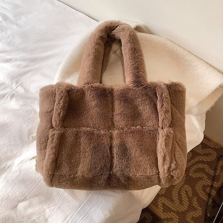 Elegante Pipa pluche damestas; een zachte en modieuze handtas, perfect als winter accessoire.