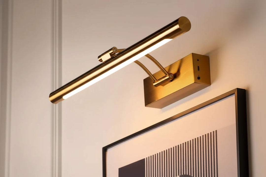 Moderne gouden draadloze LED schilderijlamp, dimbaar en oplaadbaar, ideaal voor elegante interieurs.