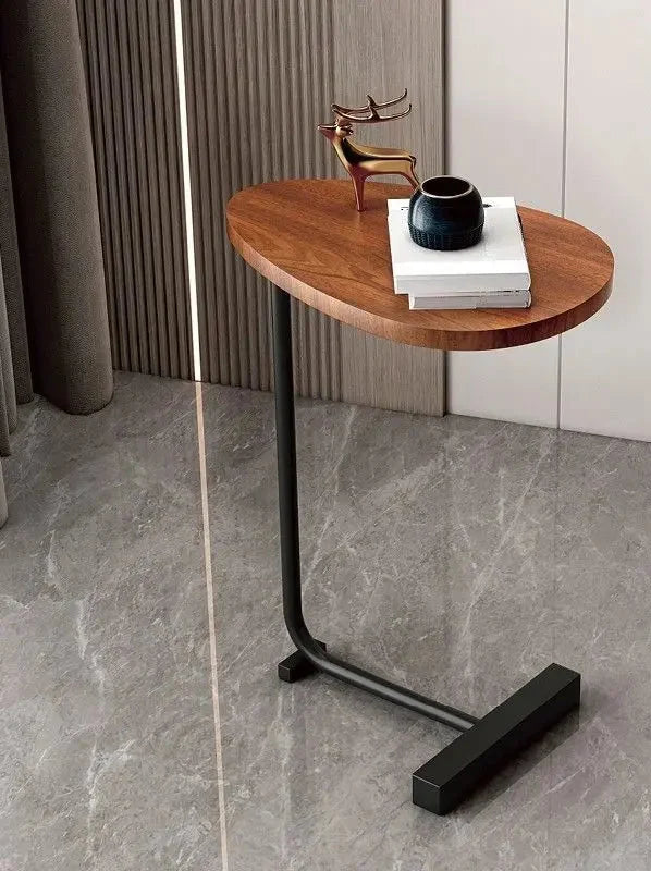 Moderne woonkamer bijzettafel, stijlvol en functioneel voor dranken of decoratie.