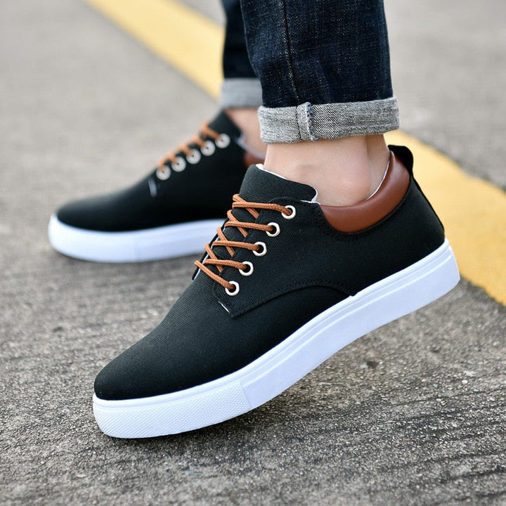 Heren sportieve sneakers, comfortabel voor dagelijks gebruik. Ideaal voor herenmode en actieve stijl.