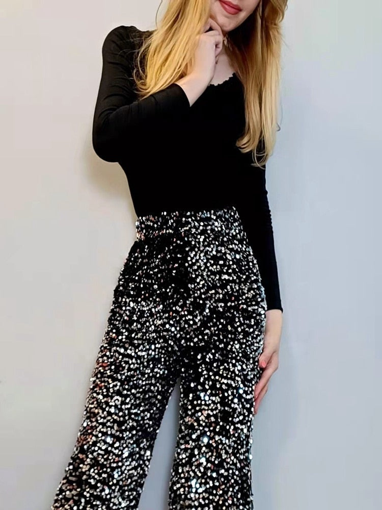 Glanzende dames glitterbroek met wijde pijpen, hoge taille en een comfortabele pasvorm voor avondmode.