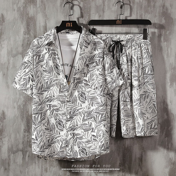 Stijlvolle heren combi: ademend shirt & korte broek met uniek, kleurrijk design. Comfortabele herenmode.