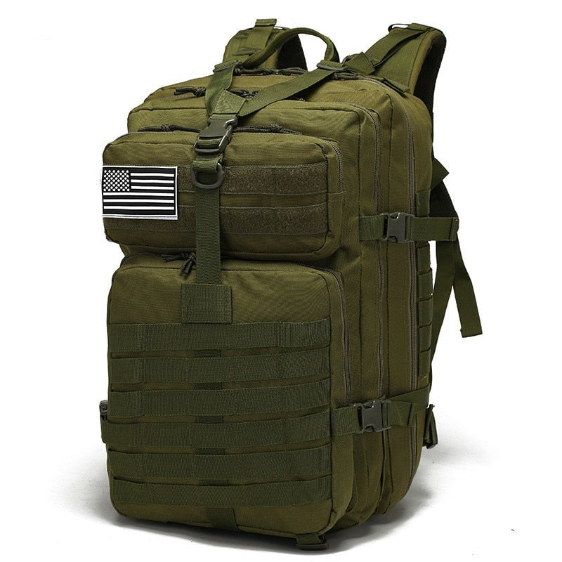 Frontale weergave van de multifunctionele 50L herenrugzak, perfect voor kamperen en outdoor.