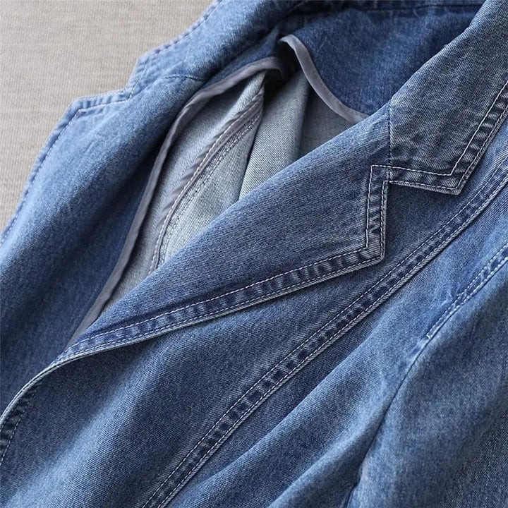 Casual-chique damesblazer, een trendy toevoeging aan je garderobe, perfect voor diverse mode looks.