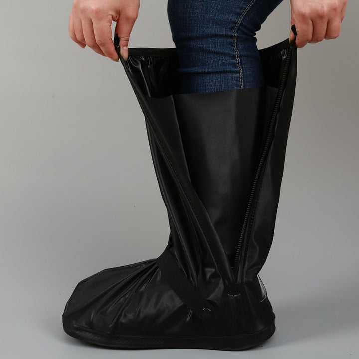 Antislip regenbescherming voor schoenen. Essentieel voor outdoor avonturen, verzekert droge voeten en grip.