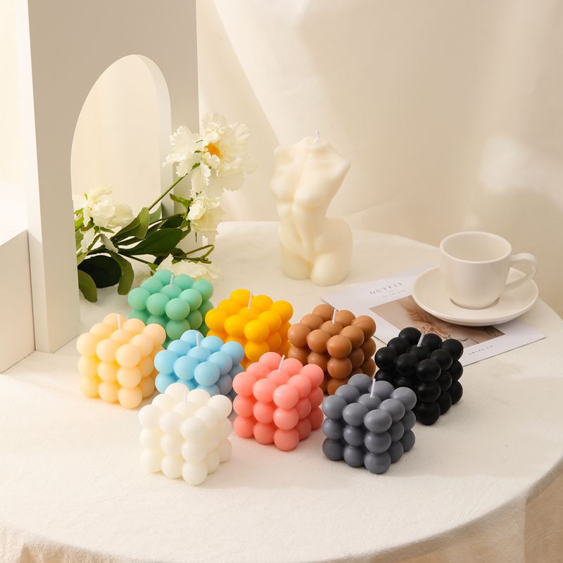 Trendy kubus bubbelkaars van sojawas, uniek design als modern woonaccessoire en sfeerlicht.