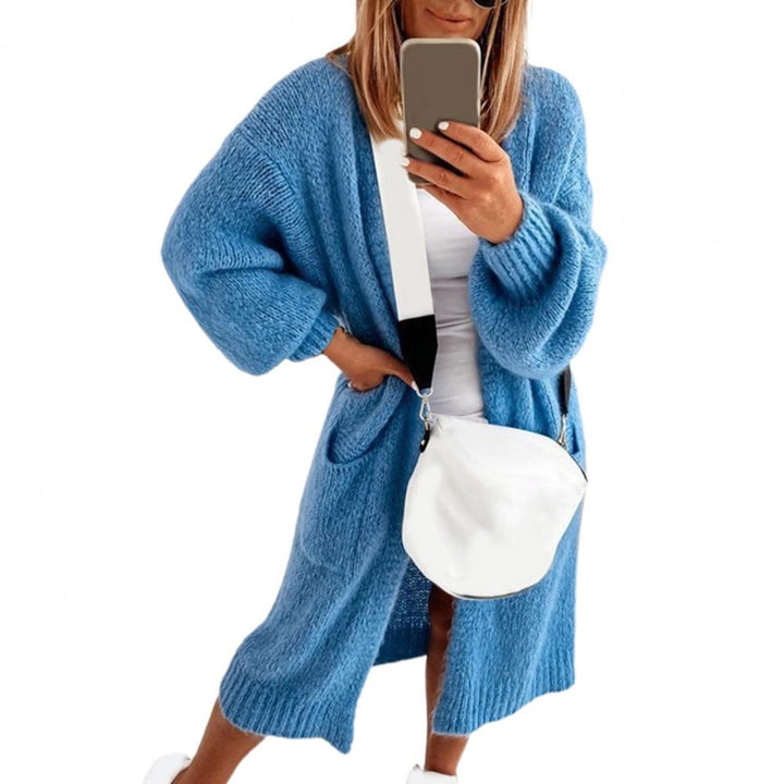 Close-up van het gebreide patroon van het Nelleke oversized vest voor dames, toont de kwaliteit en zachtheid.
