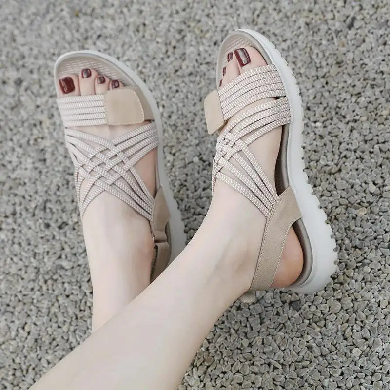 Orthopedische wandelsandalen voor dames, met dempende zool en verstelbare banden voor lange comfortabele dagen.