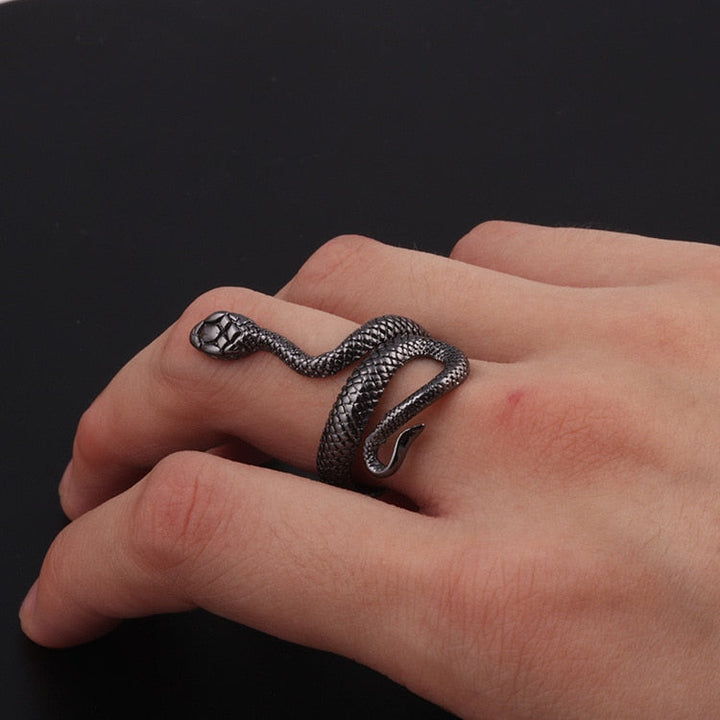 Uniek design slangenring, verstelbaar voor mannen en vrouwen, een opvallend accessoire.
