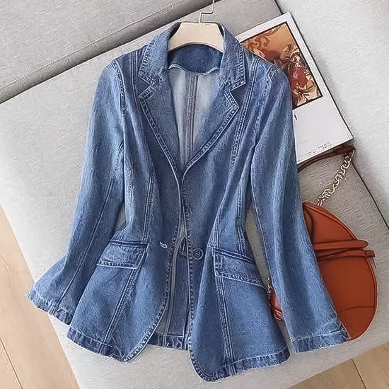 Trendy dames jasje in blazerstijl voor vrouwenkleding, ideaal voor een casual of zakelijke outfit.