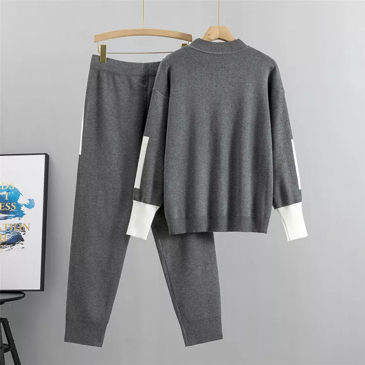 Dames trainingspak Isla. Tweedelige set die perfect is voor zowel een sportieve als casual herfst/winter look.