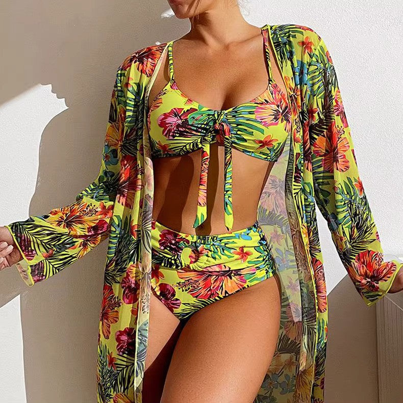 Levendige Hoymans bikiniset voor dames, klaar voor een dag aan het strand of bij het zwembad.