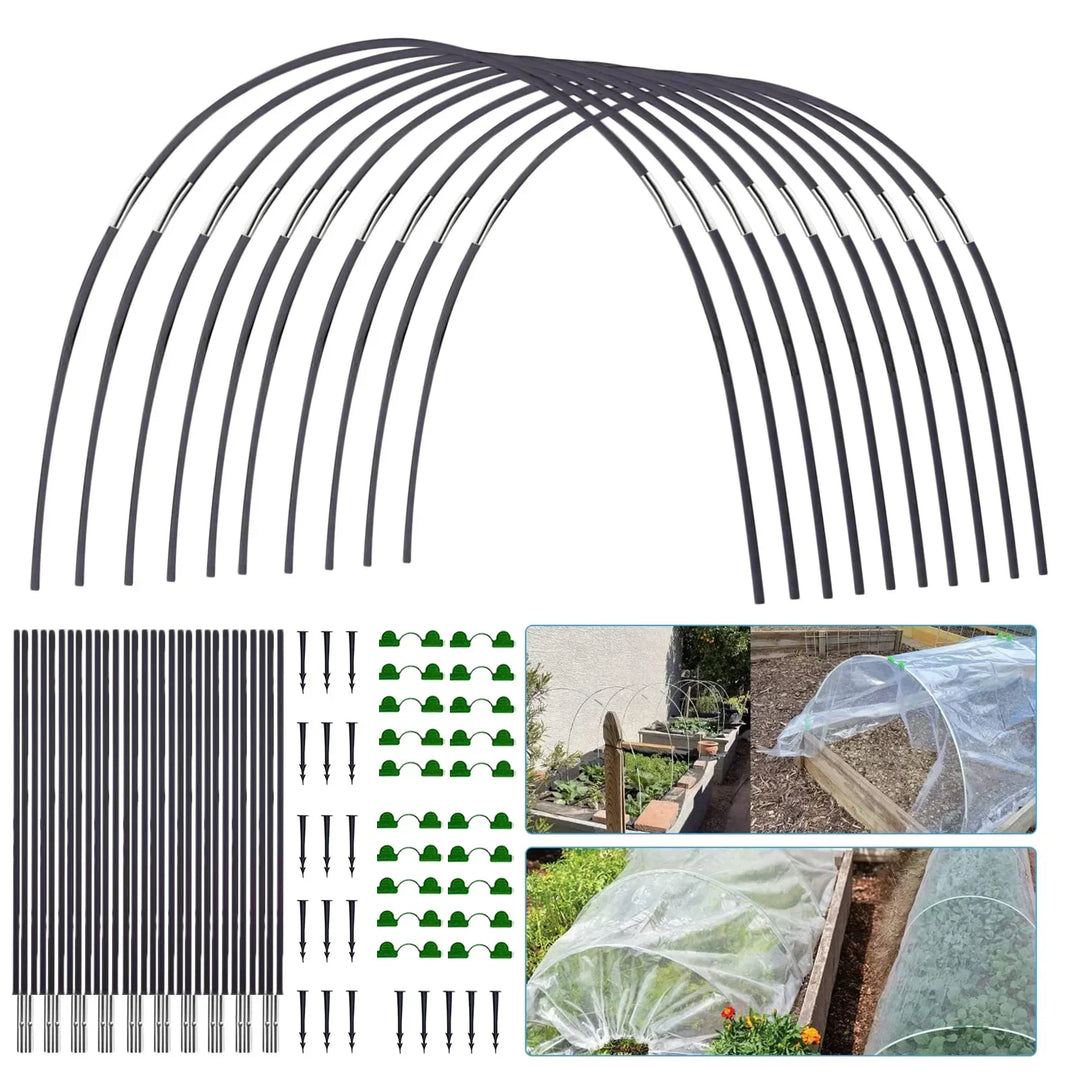 FlexGrow tuinboogset met glasvezel plantentunnel beschermt jonge moestuinplanten in verhoogd bed tegen weersinvloeden.