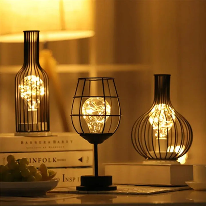 Draadloze LED sfeerlamp voor binnen en buiten, oplaadbaar design met warmwit licht.