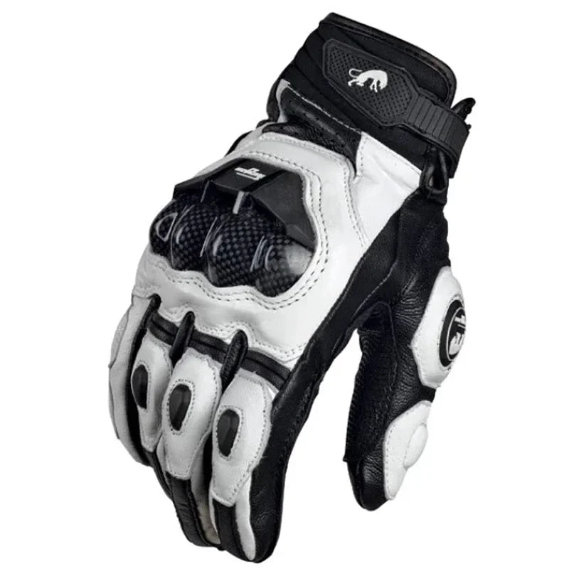 Duurzame unisex motorhandschoenen, wind- en waterdicht met carbon bescherming en touchscreen functie voor de winter.