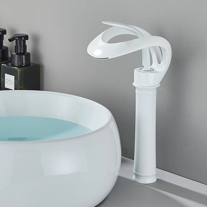 Design Flowarc watervalkraan, enkelgreeps dekgemonteerd; messing badkamerkraan voor een moderne look.