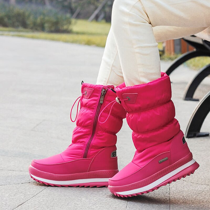 Zwarte waterdichte dames snowboots, ideaal voor warmte en comfort in de winter.