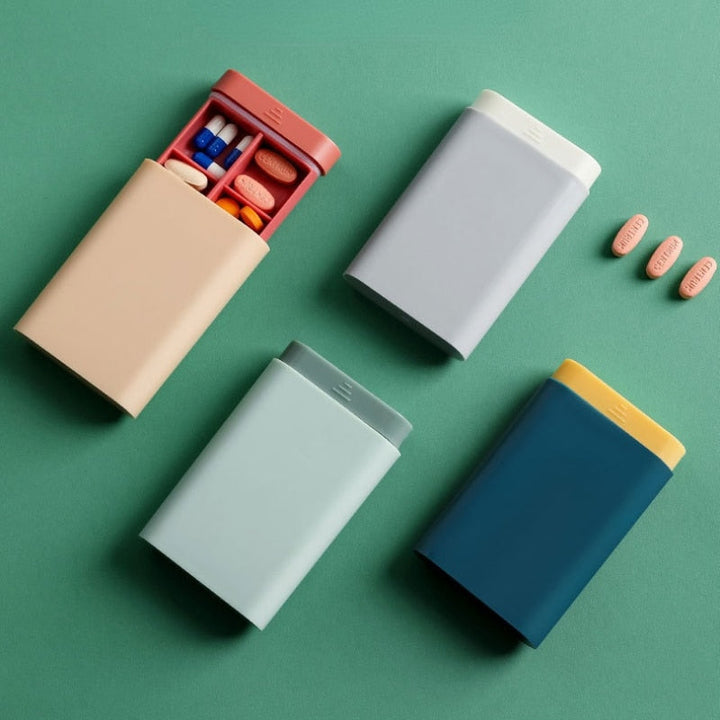 Compacte organizer voor medicatie en vitamines, essentieel voor gezondheid onderweg.