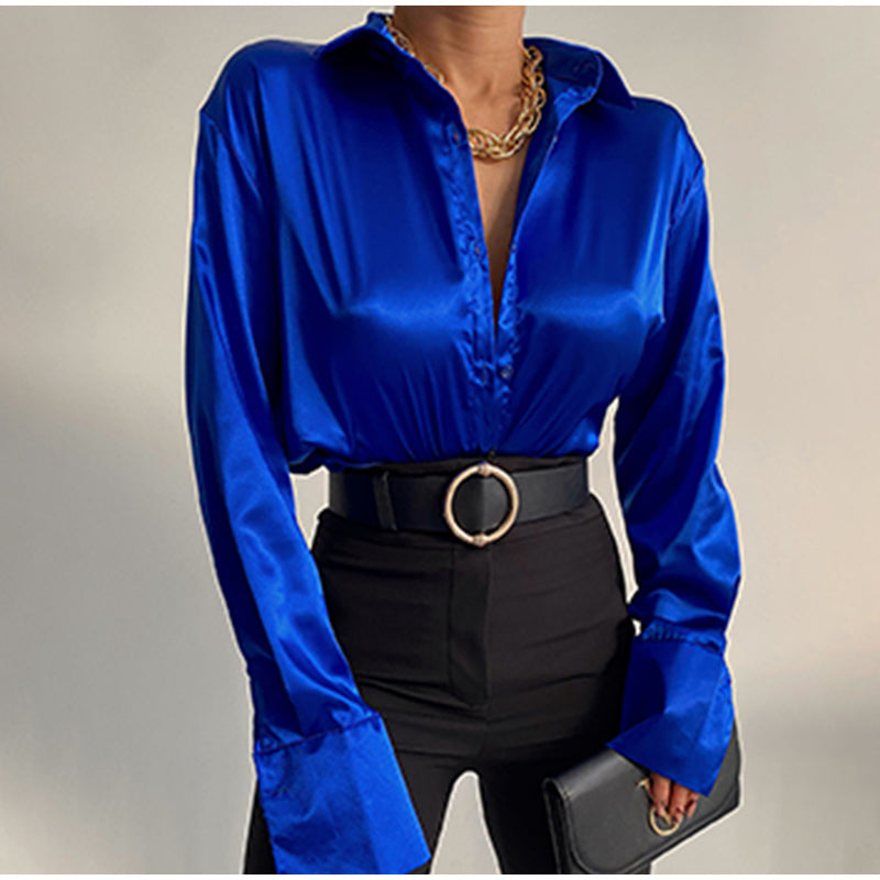 Zomerse dames top, de lichte Sammie Satin blouse is ideaal voor warme dagen.