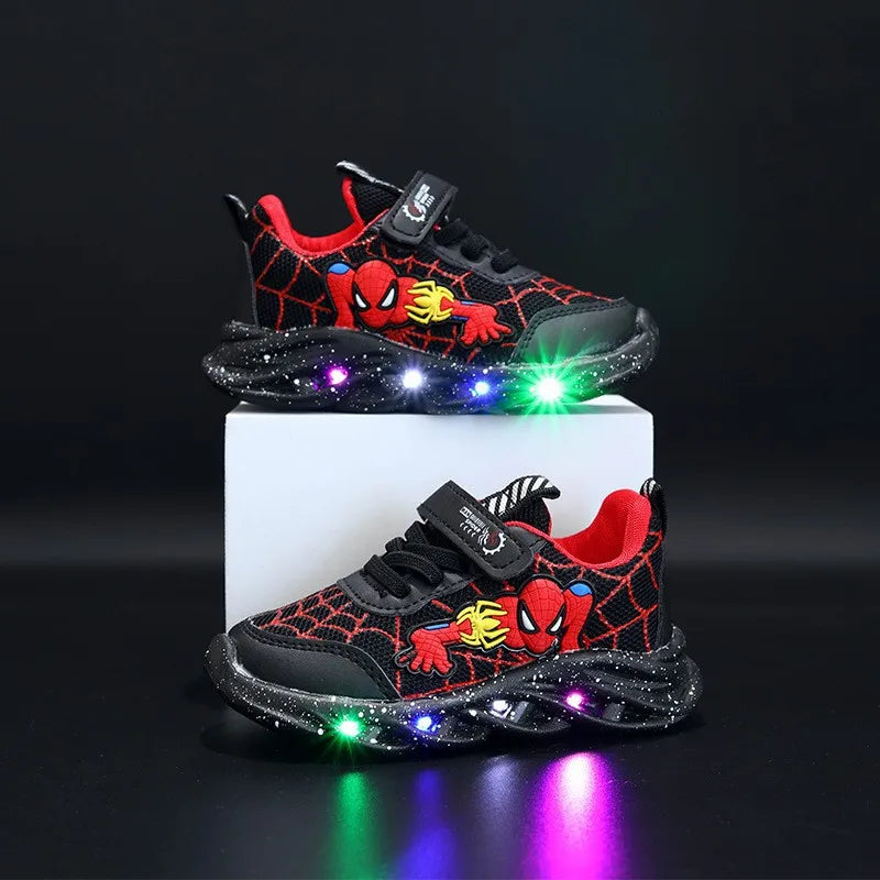 Comfortabele Spider-Man kindersneakers met handig klittenband, zwarte zool, perfect voor avontuurlijke jongens.