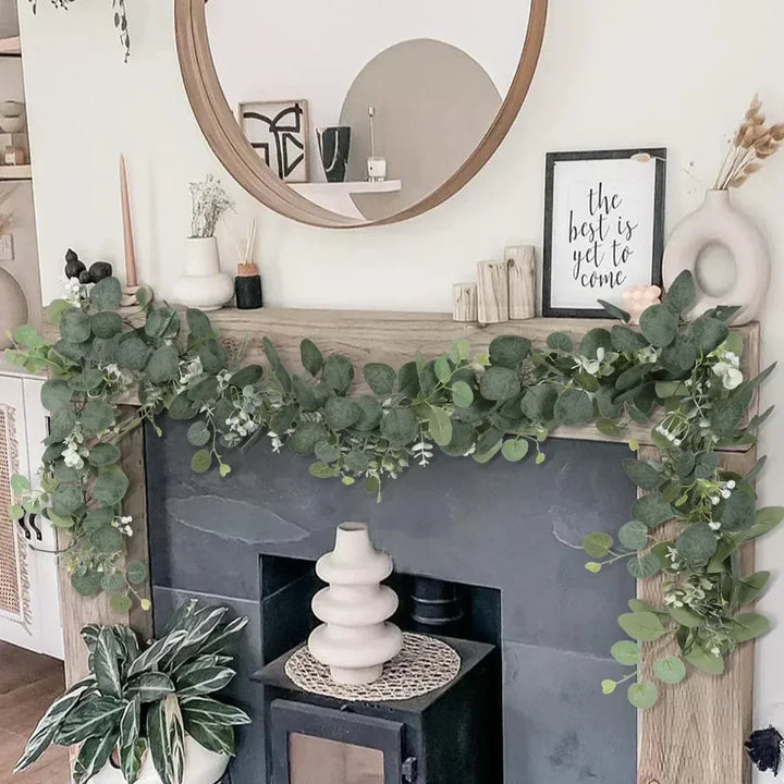 Decoratieve eucalyptus kunstplant slinger, 180cm, voor sfeervolle wand- of schouwdecoratie in huis.