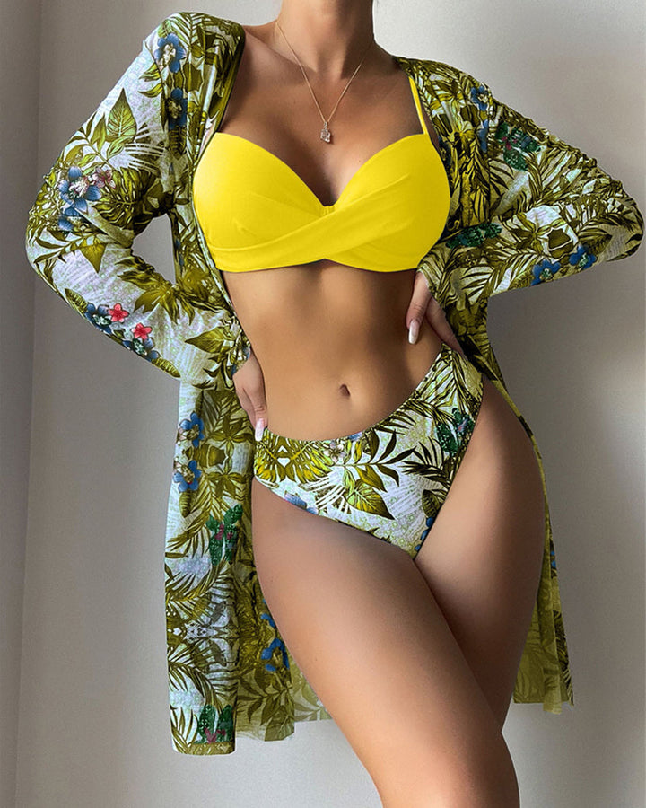 Dames badkleding: effen bikini met losvallende cover-up, perfect voor vakantie.