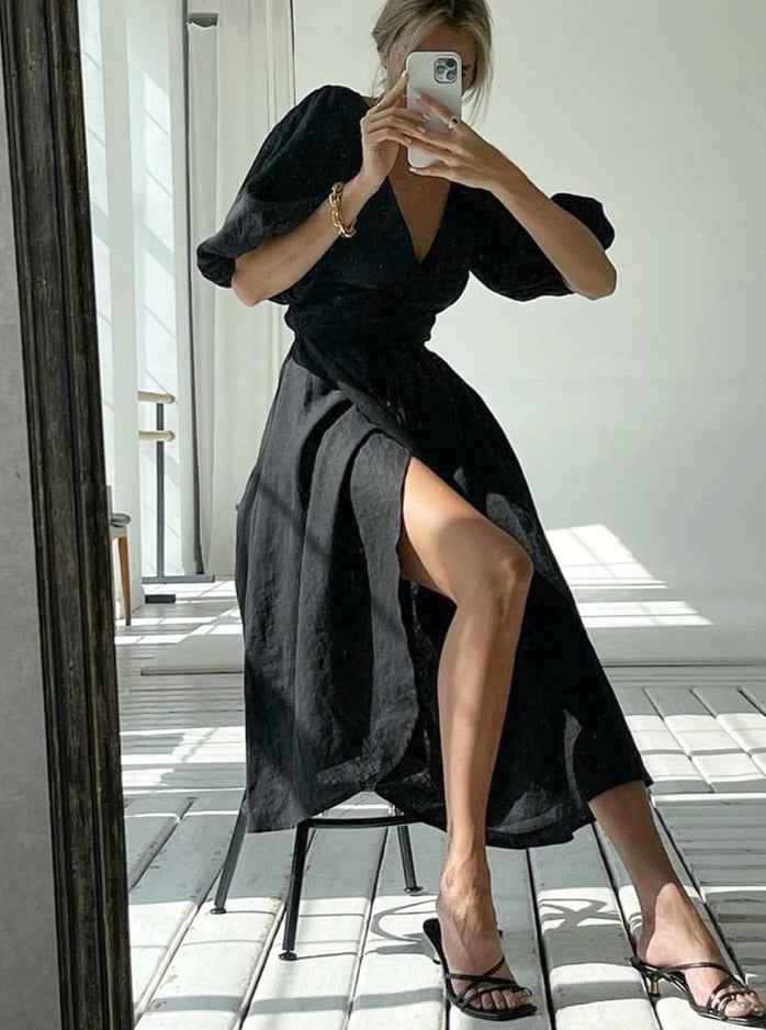 Modieuze dames wikkeljurk met pofmouwen, een elegante keuze voor elke vrouw in de zomer.