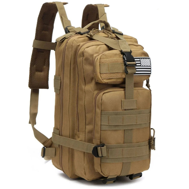 Zijaanzicht van TrailPro tactische rugzak 30L, met compressiebanden en zijvakken.
