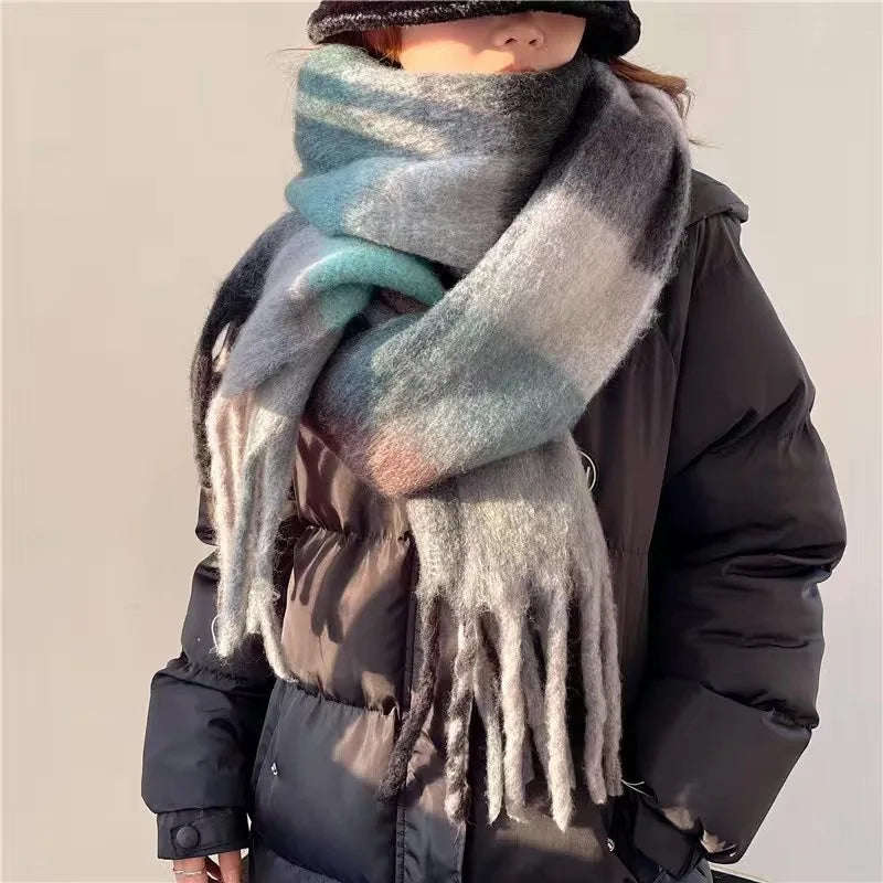Luxe zachte wollen sjaal voor dames; perfecte, warme winter sjaal met modieus design.
