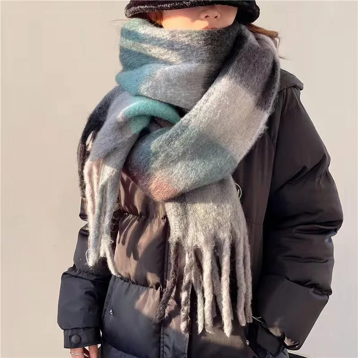 Luxe zachte wollen sjaal voor dames; perfecte, warme winter sjaal met modieus design.