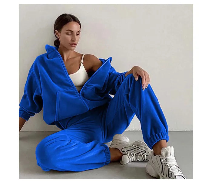 Stijlvol velours dames trainingspak Olivia. Een luxe loungewear set met hoodie en broek voor ultiem comfort.
