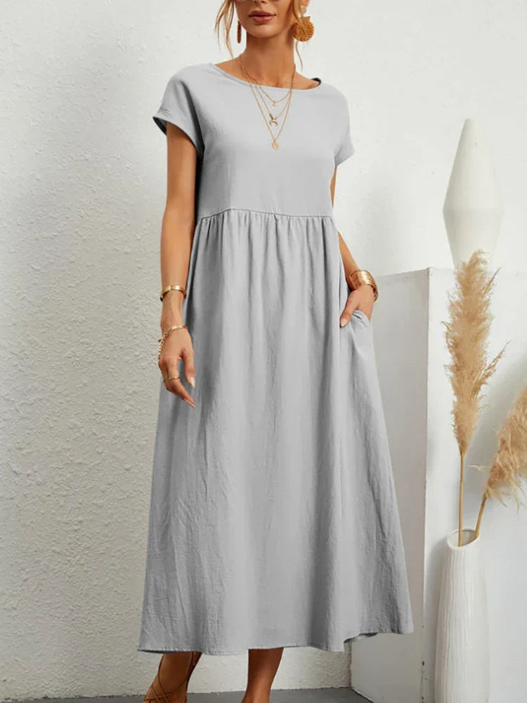 Zomerse O-hals jurk voor dames. Comfortabele vintage stijl, ideaal als strandjurk of casual jurk.