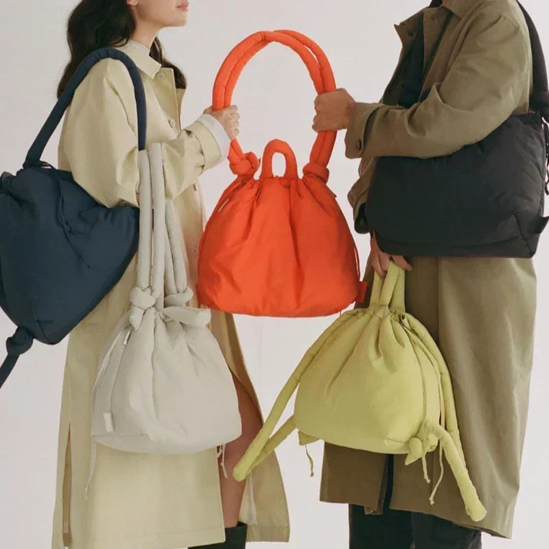 Praktische dames puffer tas, ruim en functioneel. Geschikt als schoudertas voor dagelijks gebruik en modebewuste vrouwen.