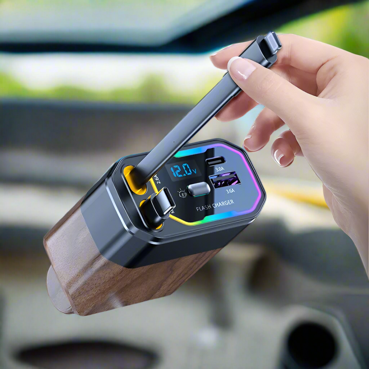 Universele 4-in-1 autolader met intrekbare kabels en USB-C. 120W snel opladen voor je apparaten.