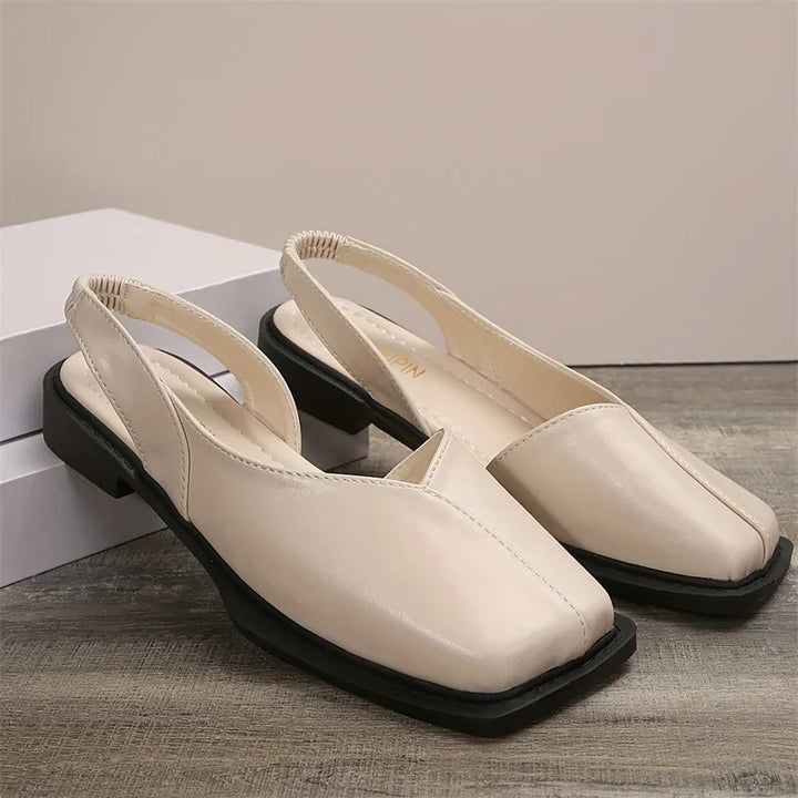 Modieuze dames schoenen: platte slingbacks met unieke vierkante teen voor een moderne look.